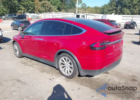 2016 Tesla Model X 60D/70D/75D/90D z USA, uszkodzony, nr VIN 5YJXCAE20GF015955
